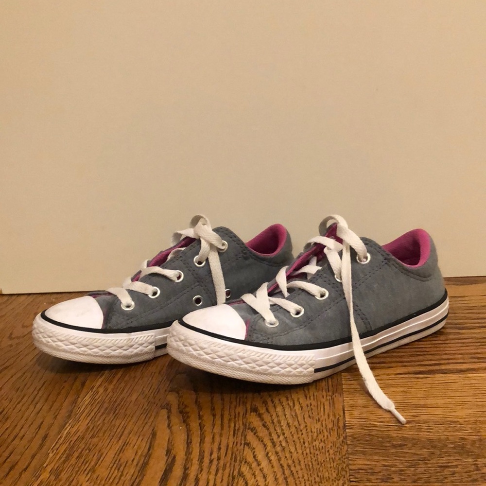 Grils Converse Barley Worn Sneakers!!!